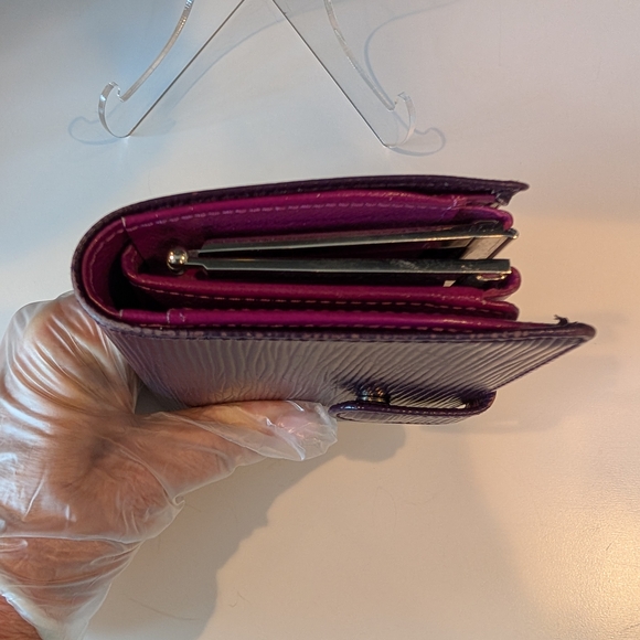 Authentic Louis Vuitton Cassis Epi Leather Kiss Lock Wallet - Picture 8 of 13